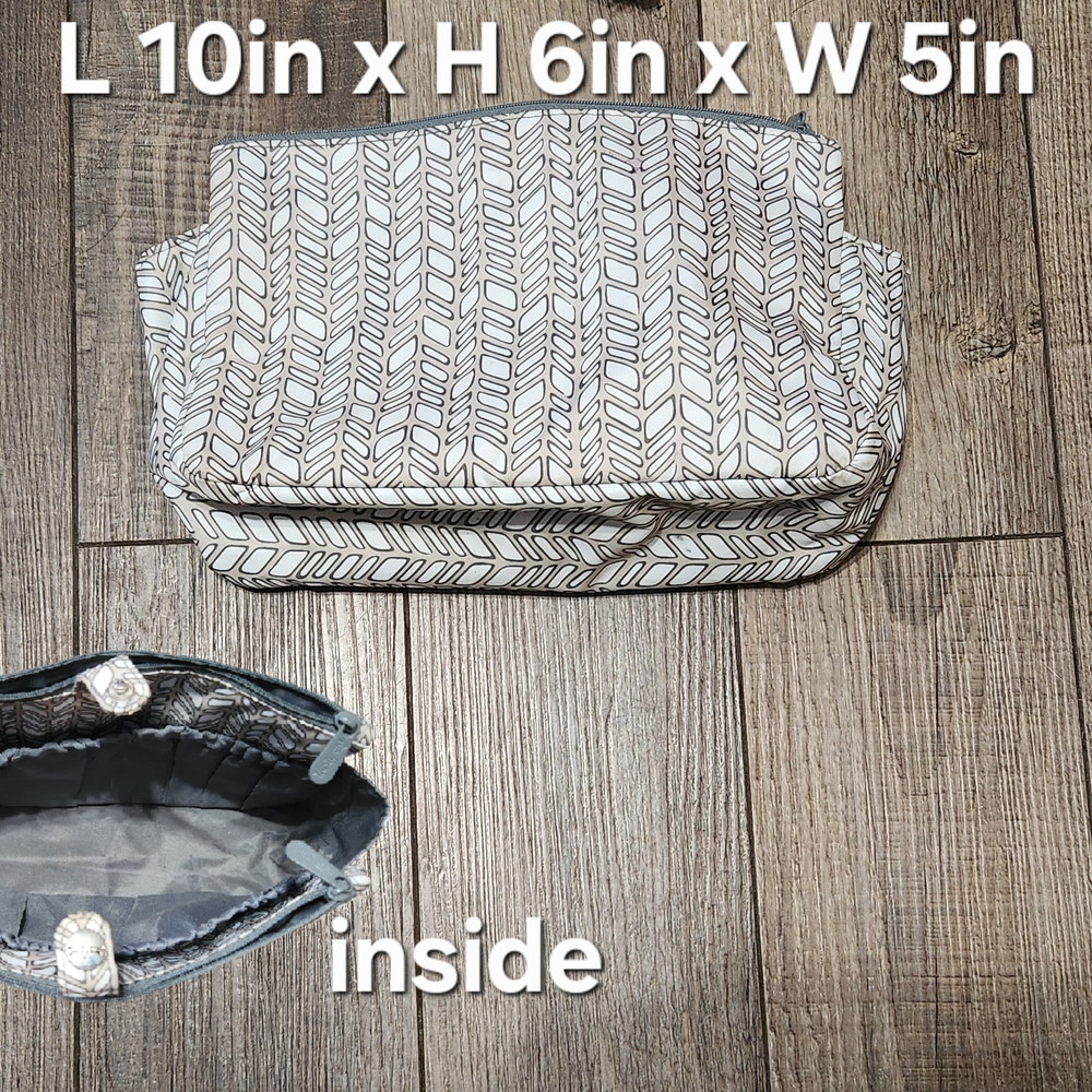 Stylish Gray and White Patterned Clutch